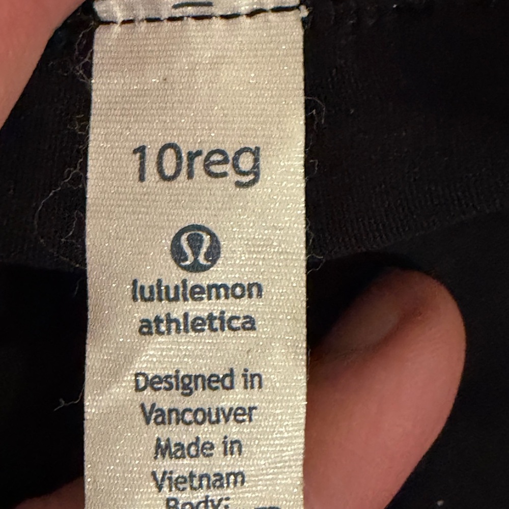 💜Rare NWOT Lululemon Manifesto Black Text Print Mini Skirt - Picture 10 of 11